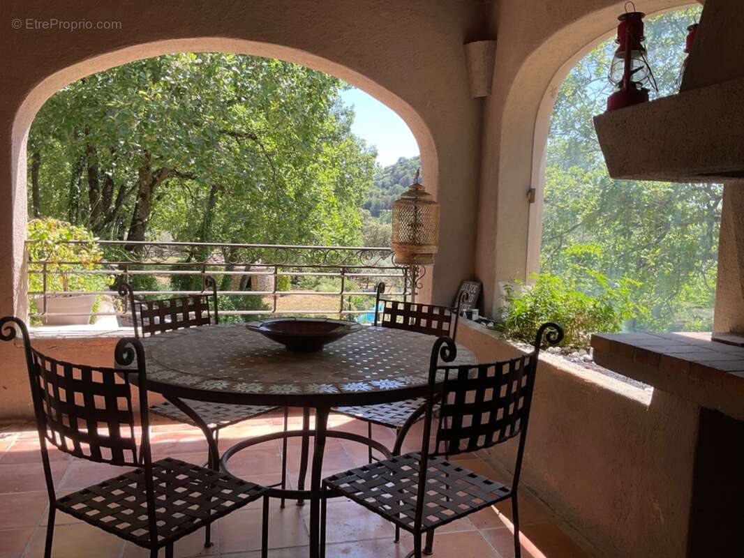 Proprieté  à 20 mns d'Aix en Provence sur la commune de Rognes  380m2 avec 8 chambres - photo 17