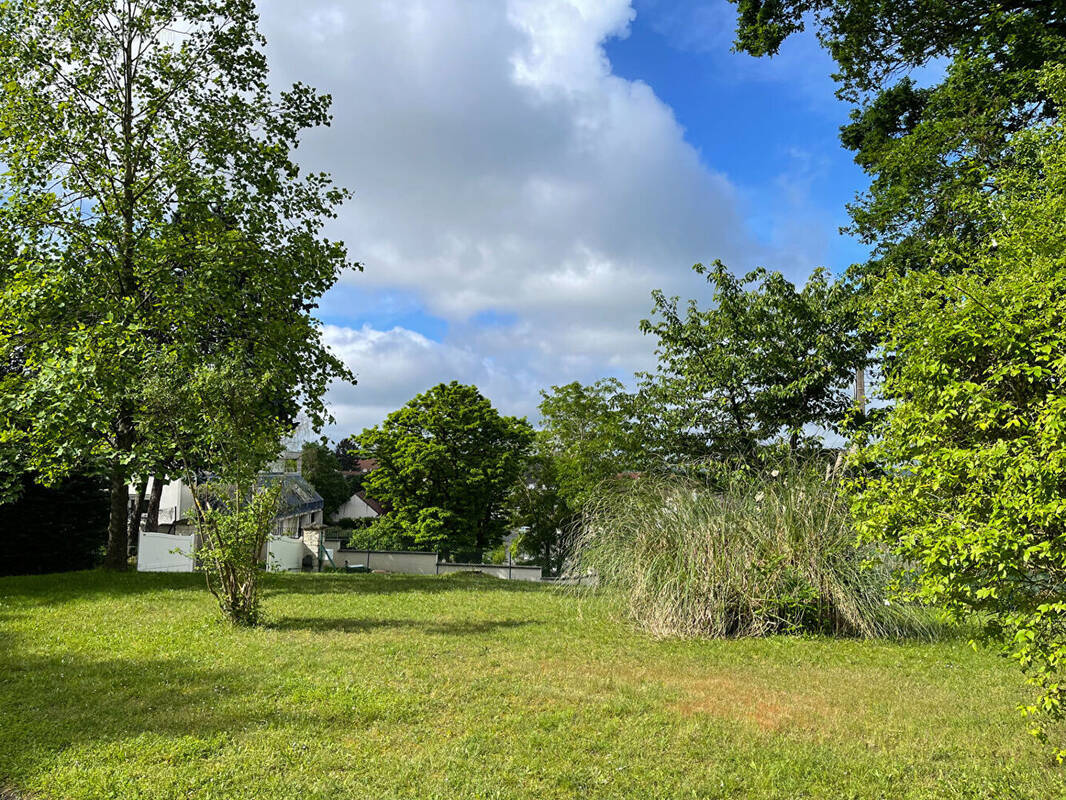 Terrain à NEAUPHLE-LE-CHATEAU