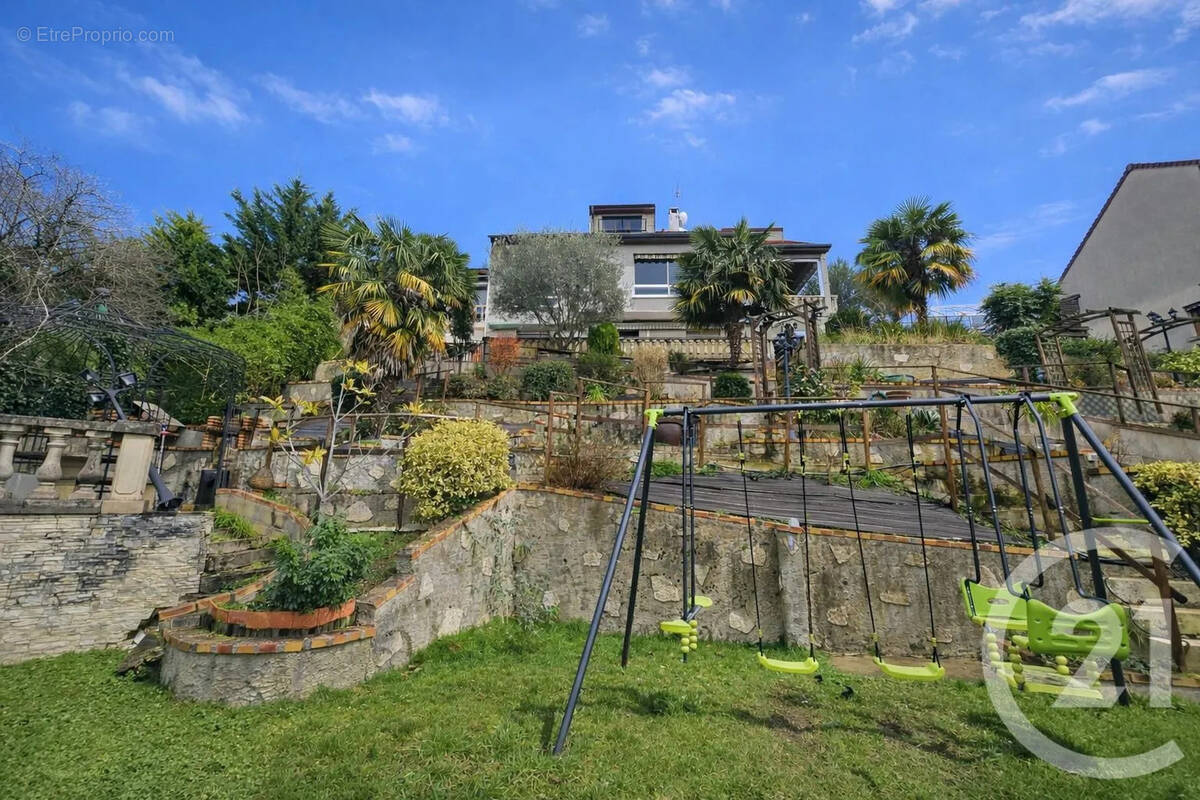 Maison à CHENNEVIERES-SUR-MARNE