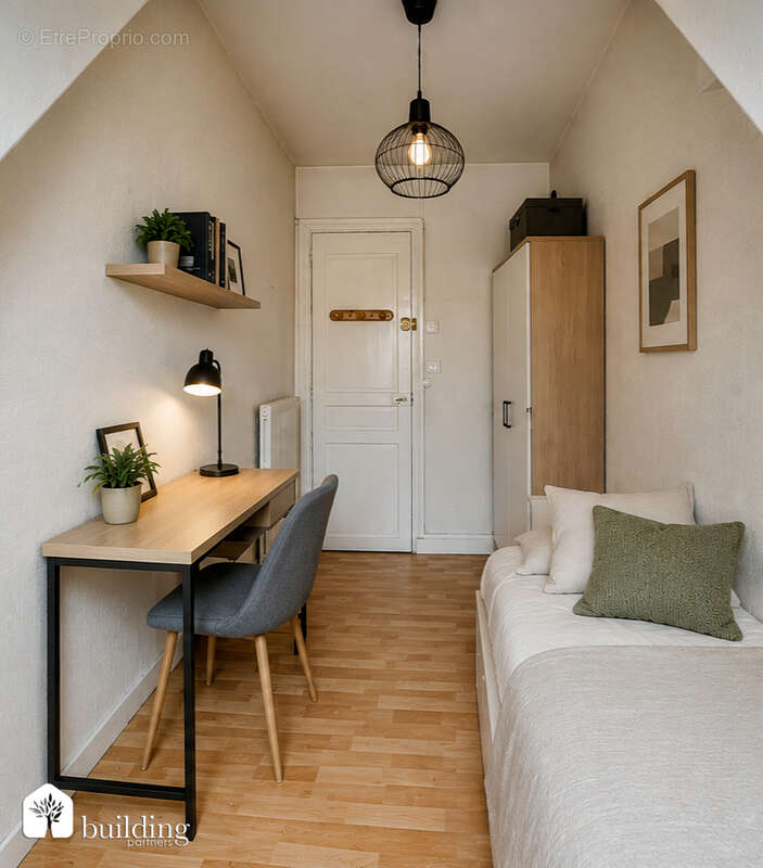 Paris 8e - Ternes- Une chambre de service de 6,66 m2 - photo 2