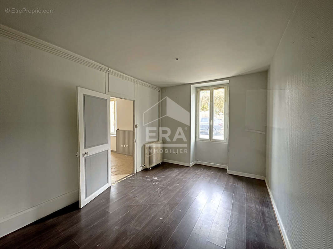 Maison à SAINT-JEAN-DE-BRAYE