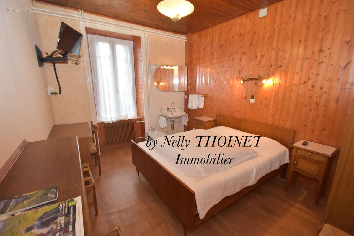 Dépt.63. PICHERANDE, HÔTEL-BAR-RESTAURANT, Murs et Fonds commerciaux. - photo 8