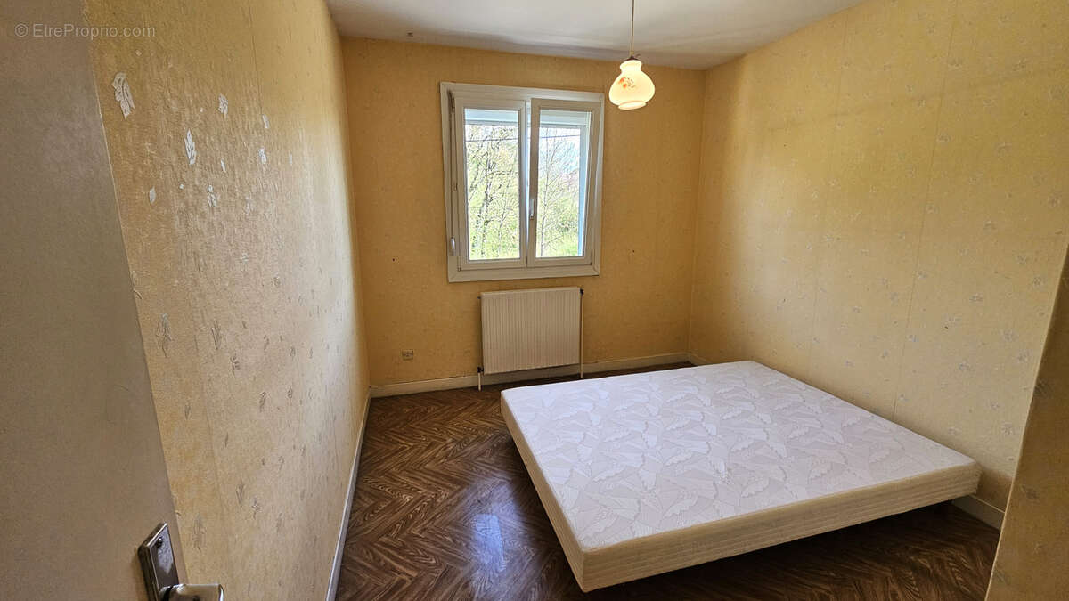 Maison à MOYEN