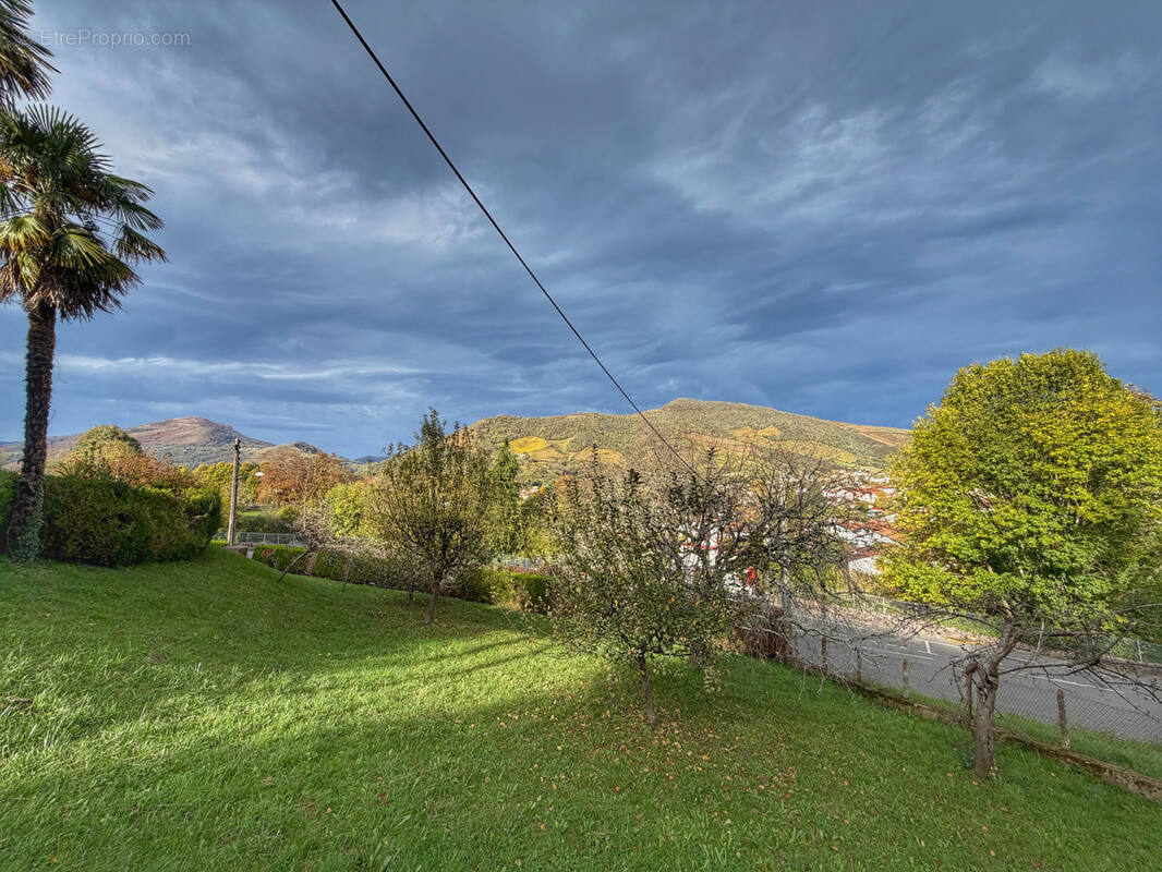 Terrain à SAINT-JEAN-PIED-DE-PORT