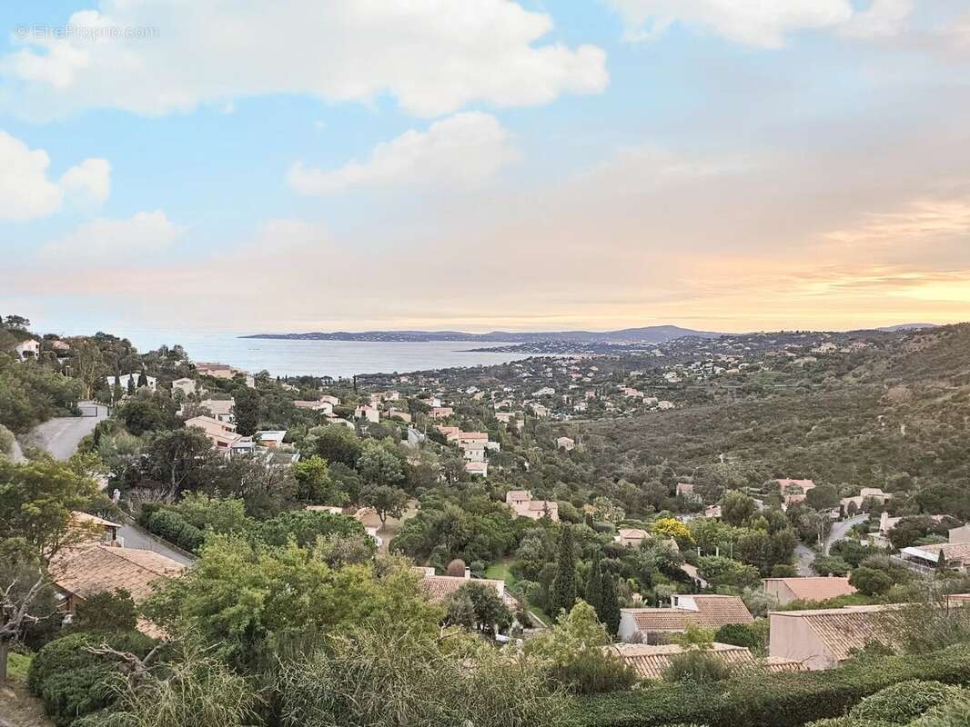 Appartement à ROQUEBRUNE-SUR-ARGENS