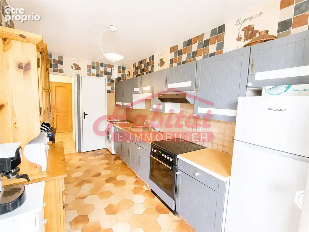 CHELLES - Appartement T4 avec 2 Chambres- Cave - Parkings - photo 7