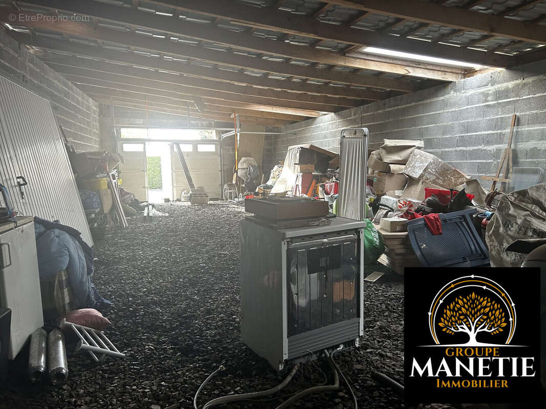 Parking à IZEL-LES-EQUERCHIN