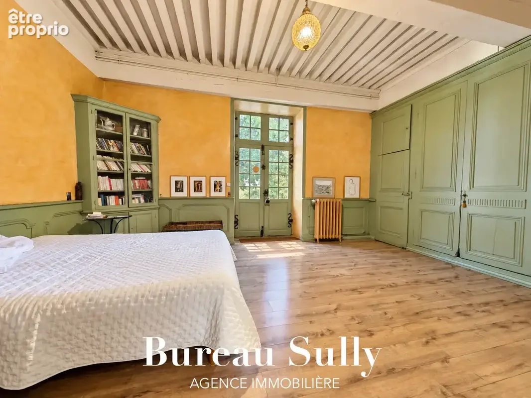 POLEYMIEUX-AU-MONT D'OR - Belle maison de caractère en pierres dorées T4 de 200m2 avec nombreuses dépendances - photo 6
