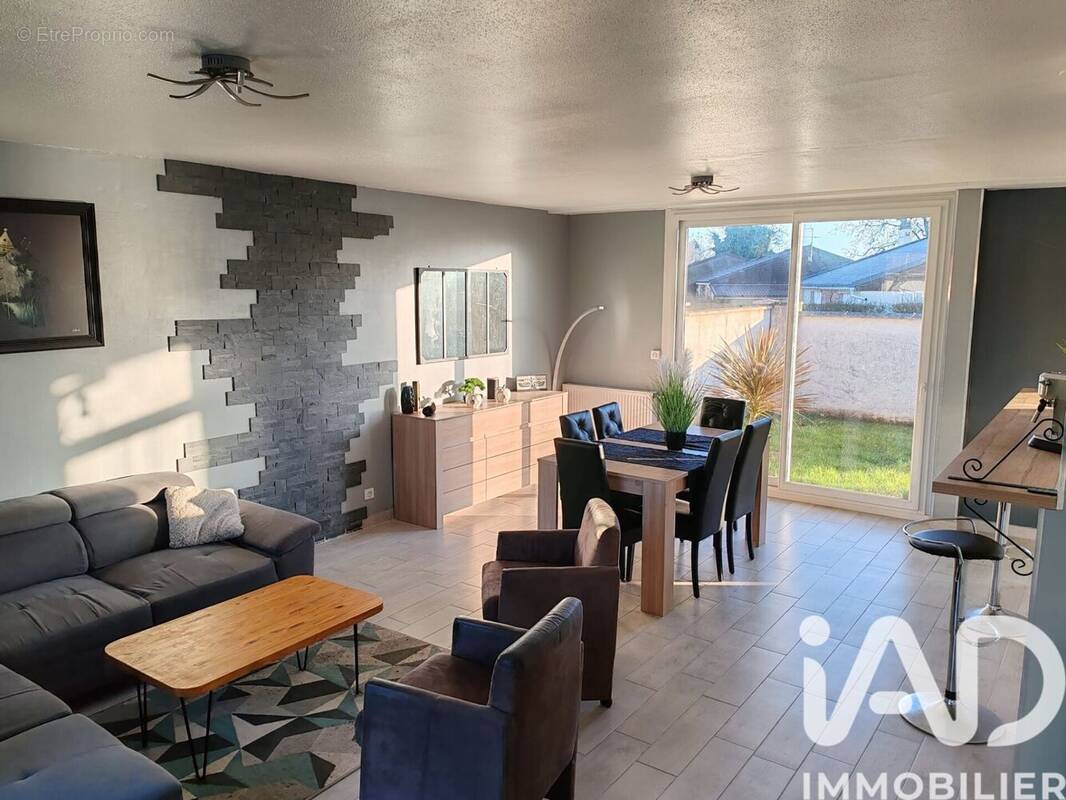 Photo 1 - Maison à BRIE-COMTE-ROBERT