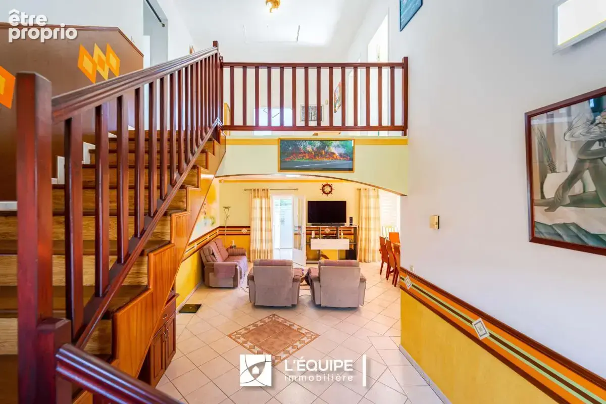 Maison 187 m² à Saint-Denis  - photo 4