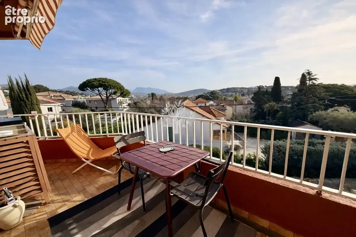 Sanary sur mer portissol - t2 dernier etage terrasse apercu mer plage a pied - photo 8