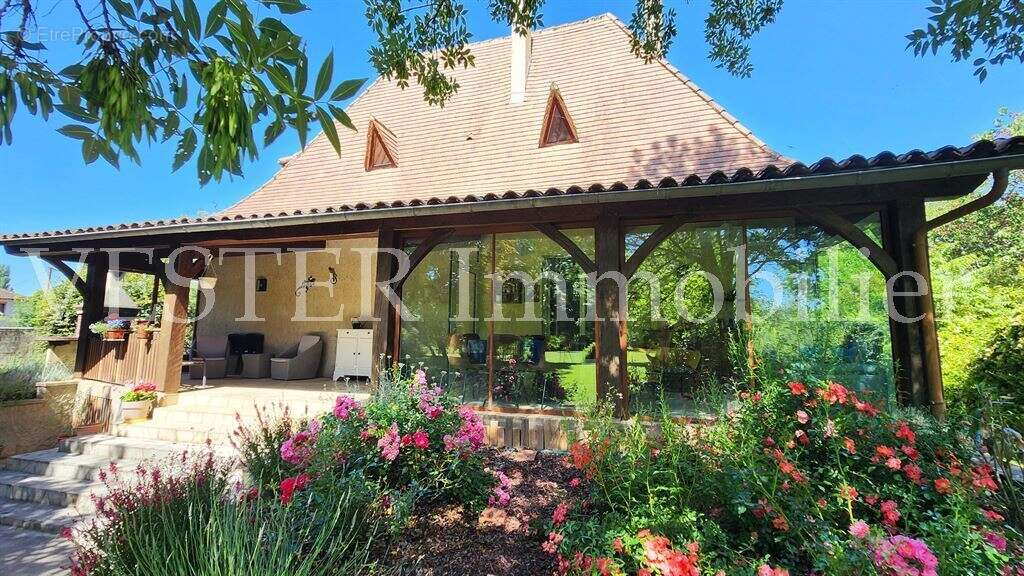 Superbe maison périgourdine en parfait état avec 4 chambres + sous-sol ,sur un parc arboré de 3000m2 - photo 2