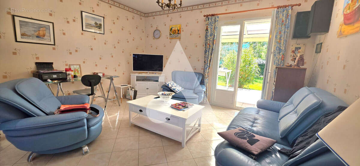 Maison à CHAILLEVETTE