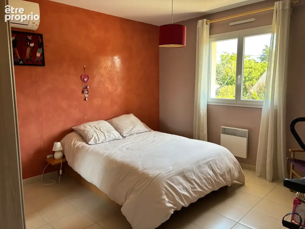 Maison familiale de 141 m2, 4 chambres avec dépendances et jardin arboré - photo 7