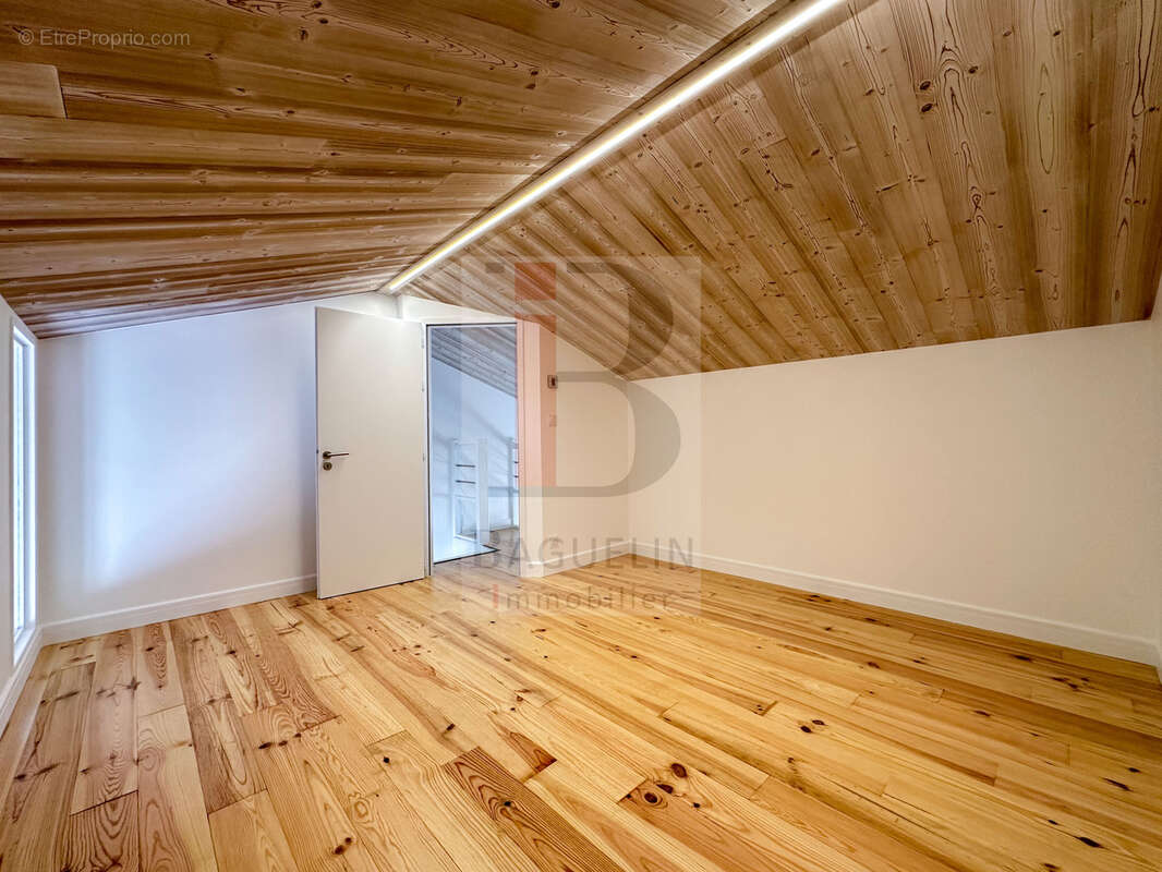 Appartement à FOURAS