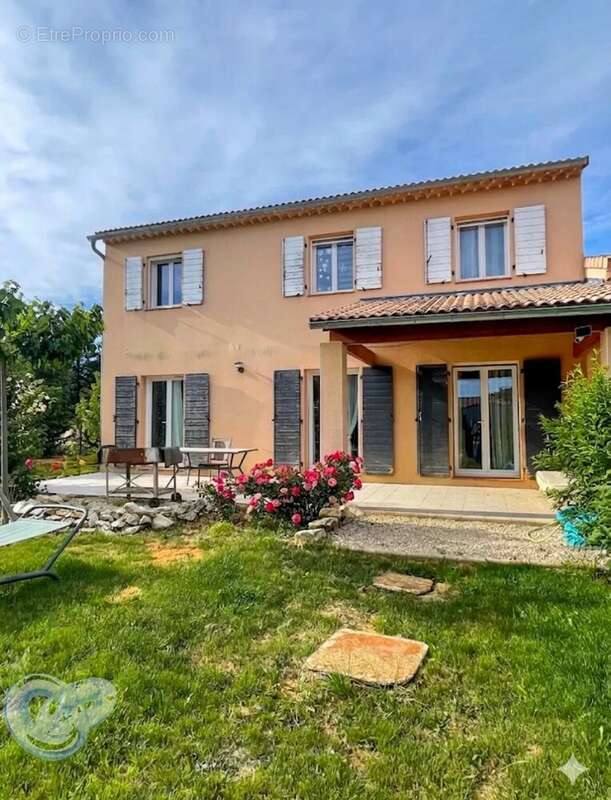 AUREL (84) - Grande maison récente de 170 m² avec 7 chambres sur 1600 m² de Terrain - - photo 15