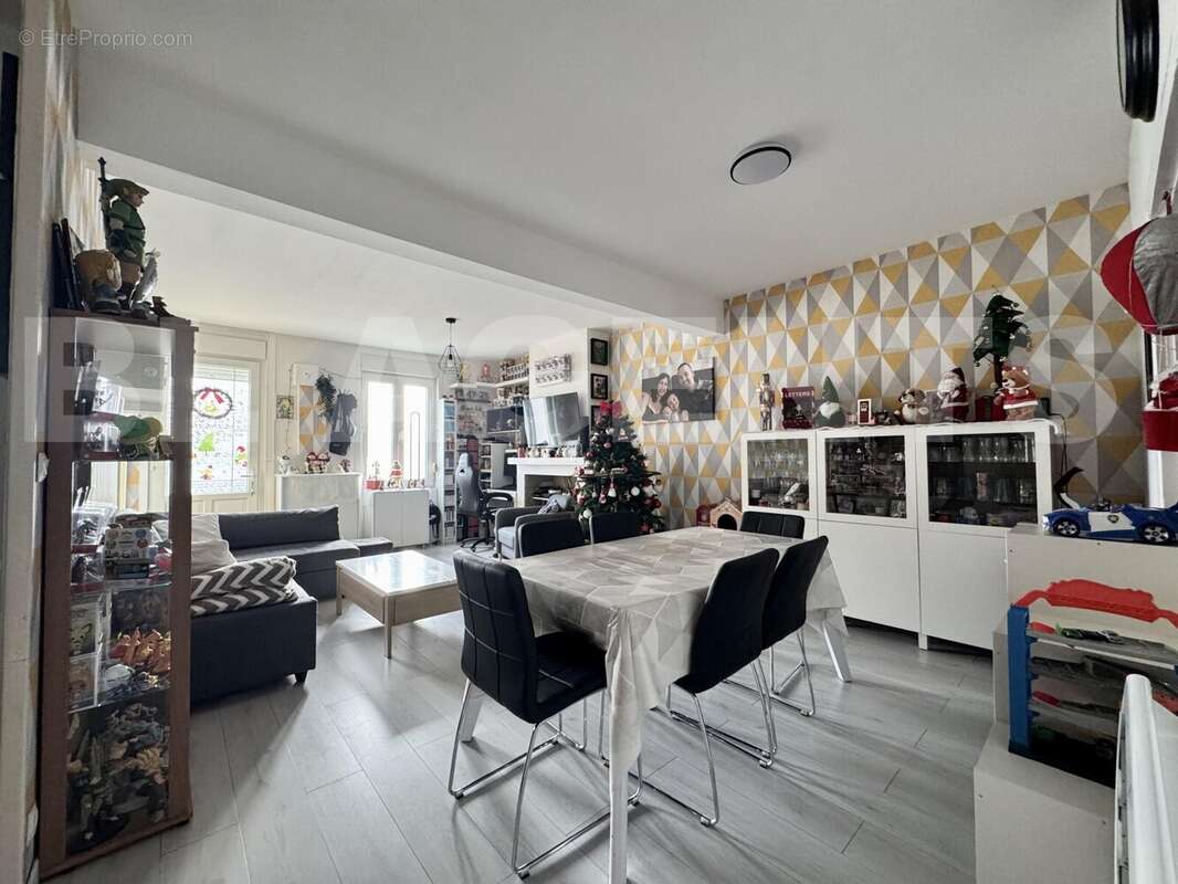 * pdv 2 - Maison à BRUAY-LA-BUISSIERE