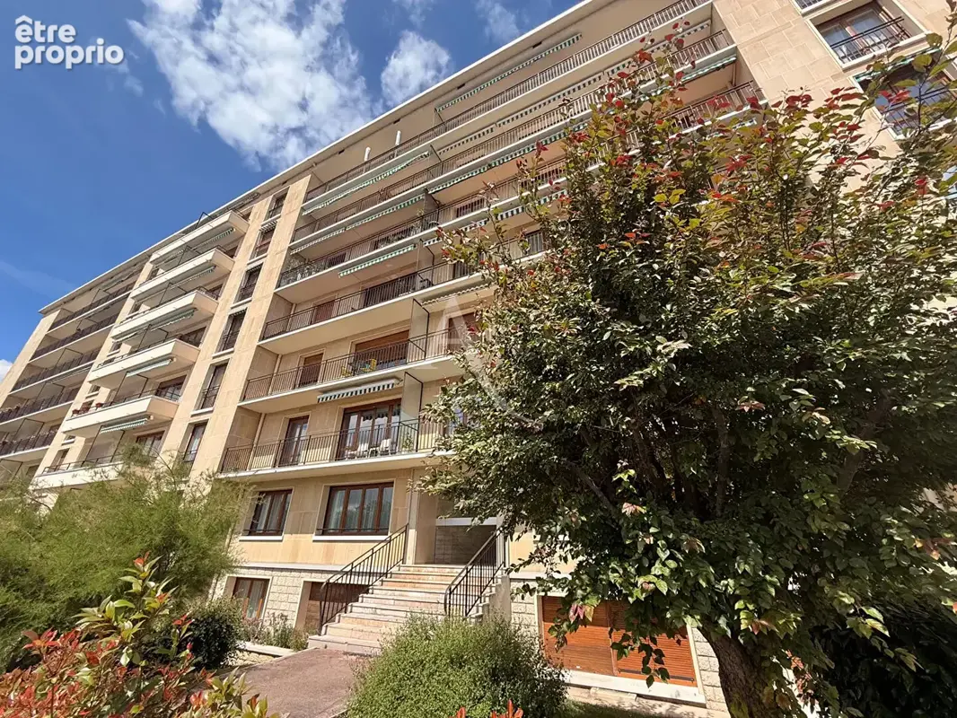 Reims Jard - T2 57 m² lumineux, ascenseur, box et parking - photo 9