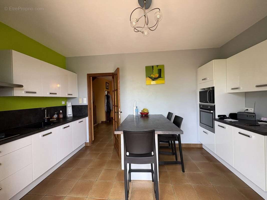 Maison à LA SALVETAT-SAINT-GILLES