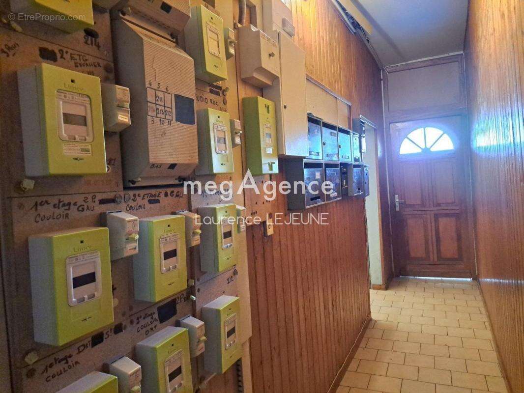 à ORBEC IMMEUBLE en monopropriété 7 appartements 1 boutique 1 local - photo 4