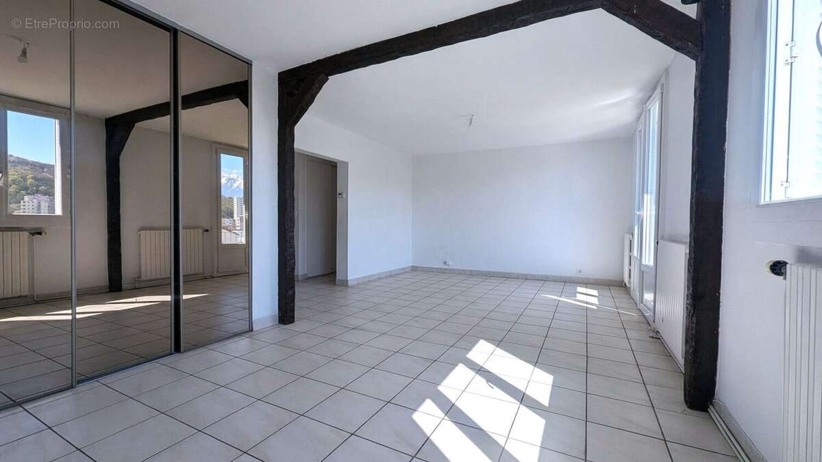 Appartement à LE PONT-DE-CLAIX