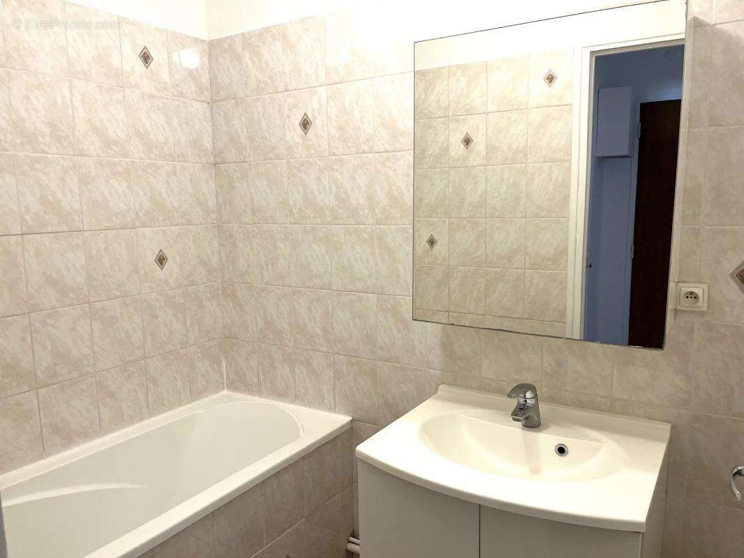 Appartement à SAINT-MAUR-DES-FOSSES