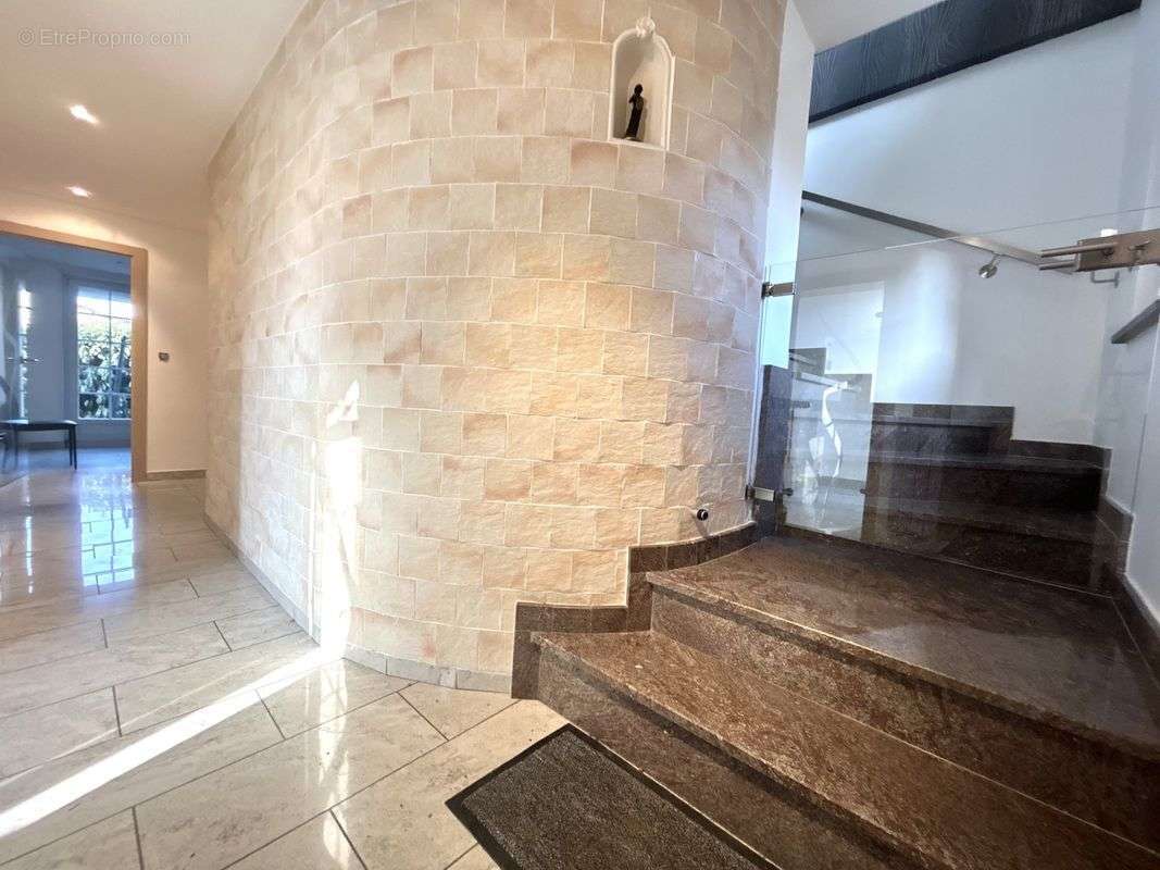 Villa 6 Pieces Au Cachet Incroyable - photo 3