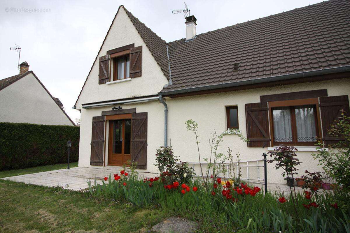 Maison à GUIGNICOURT