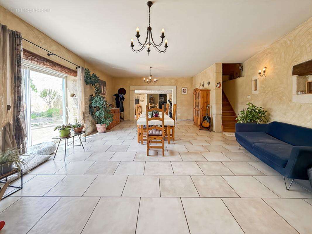 Maison à COURTHEZON