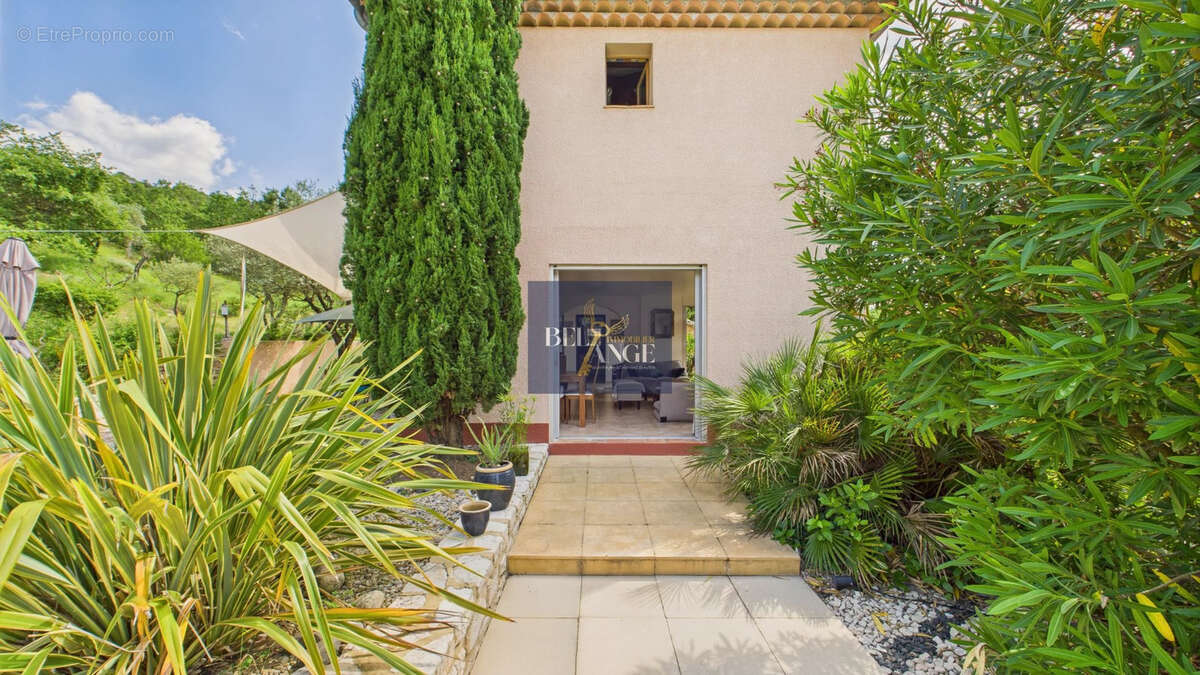 Maison à GROSPIERRES