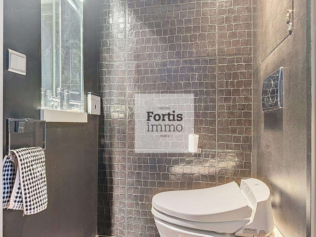 Appartement à PARIS-1E