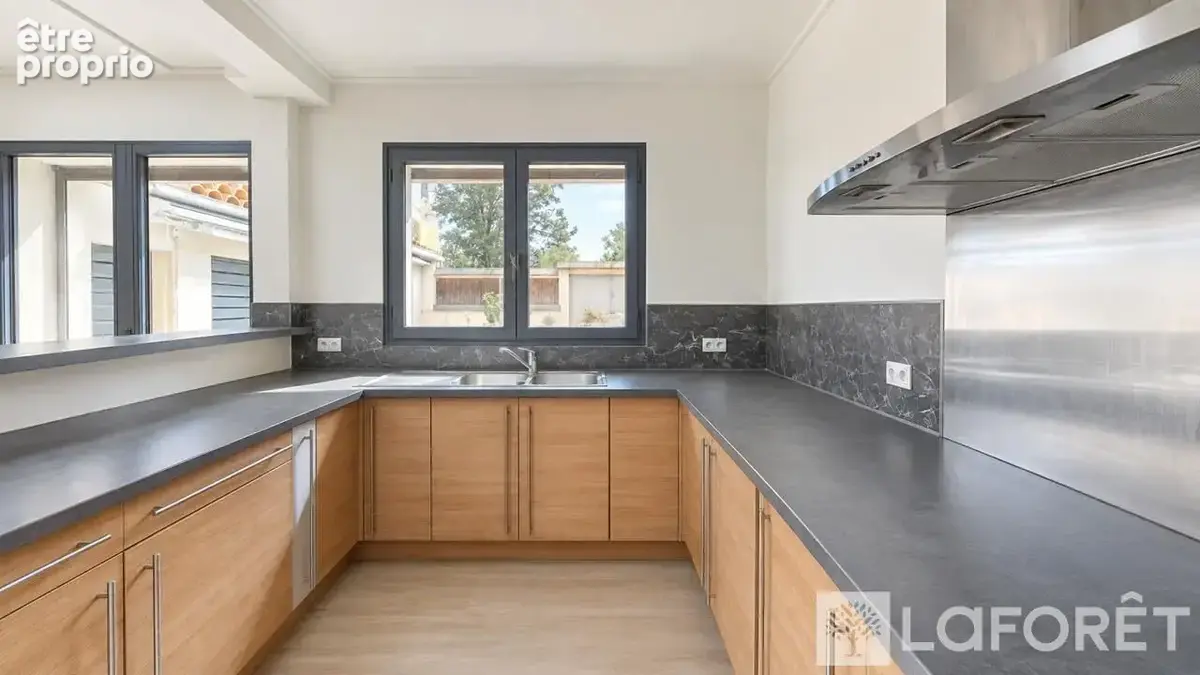 A VENDRE - Jolie Maison de ville avec Cour et garage - photo 5