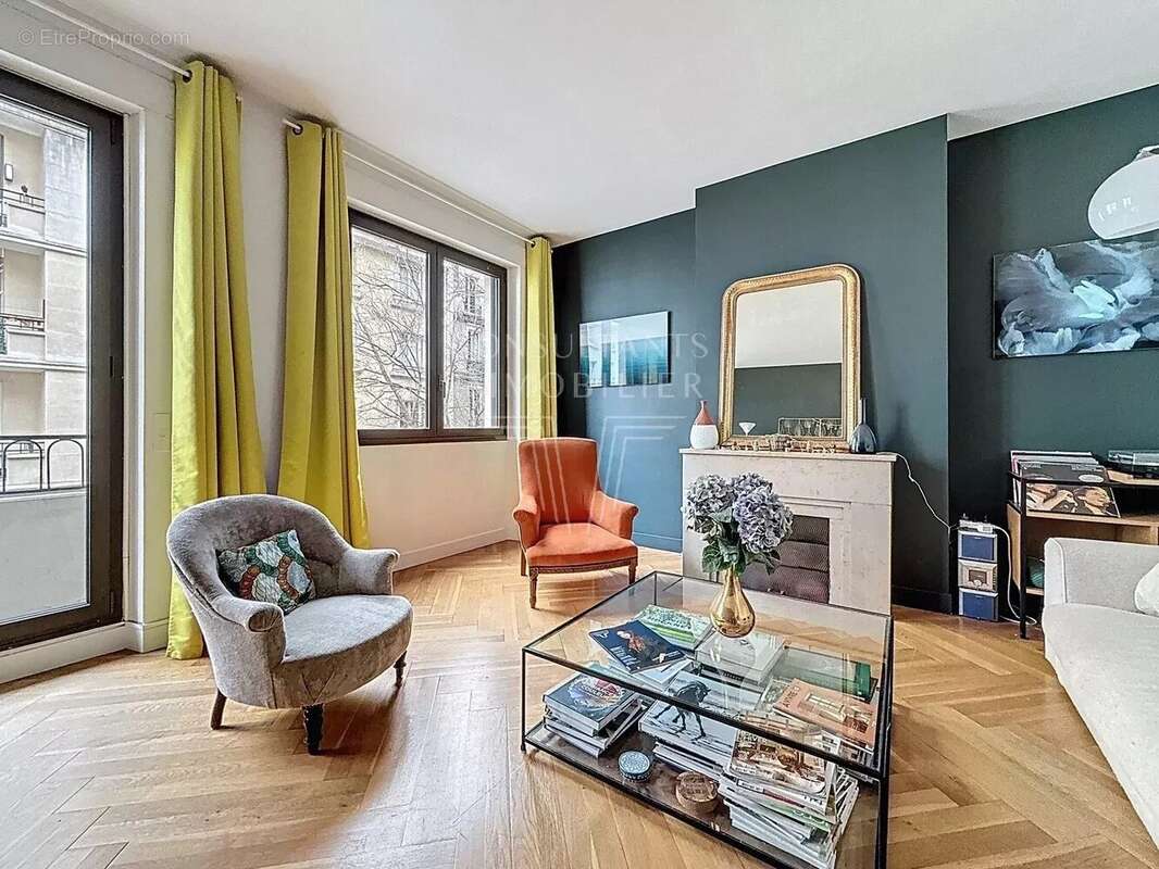 Appartement à PARIS-16E