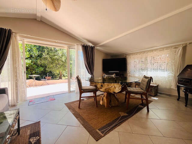 Maison à ROQUEBRUNE-SUR-ARGENS