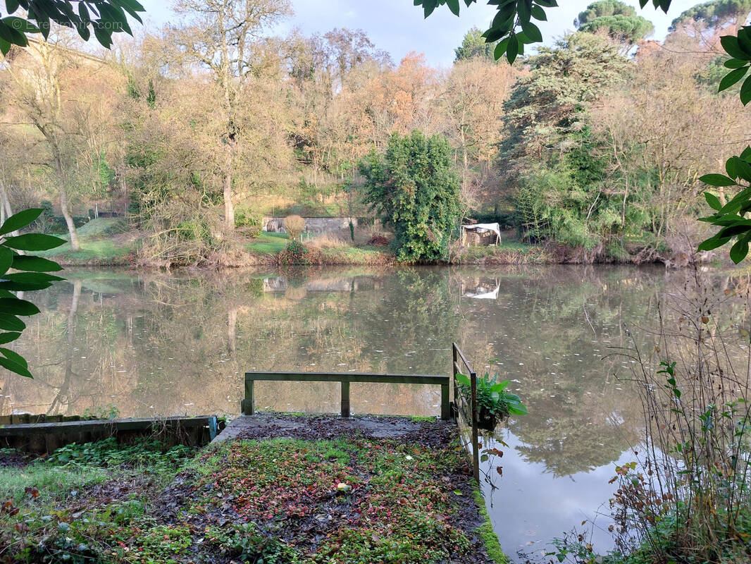 Terrain à SAINT-JACQUES-DE-THOUARS