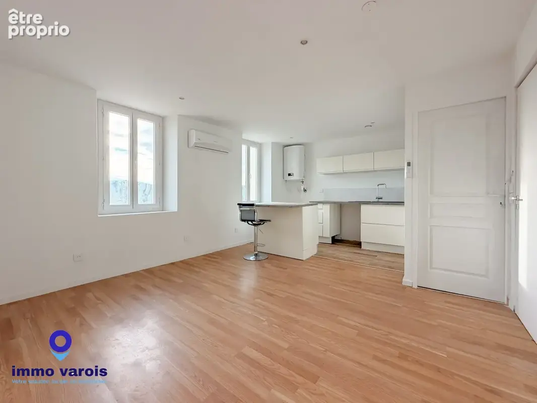 Pierrefeu-du-var - appartement t2 renove avec vue degagee - photo 1