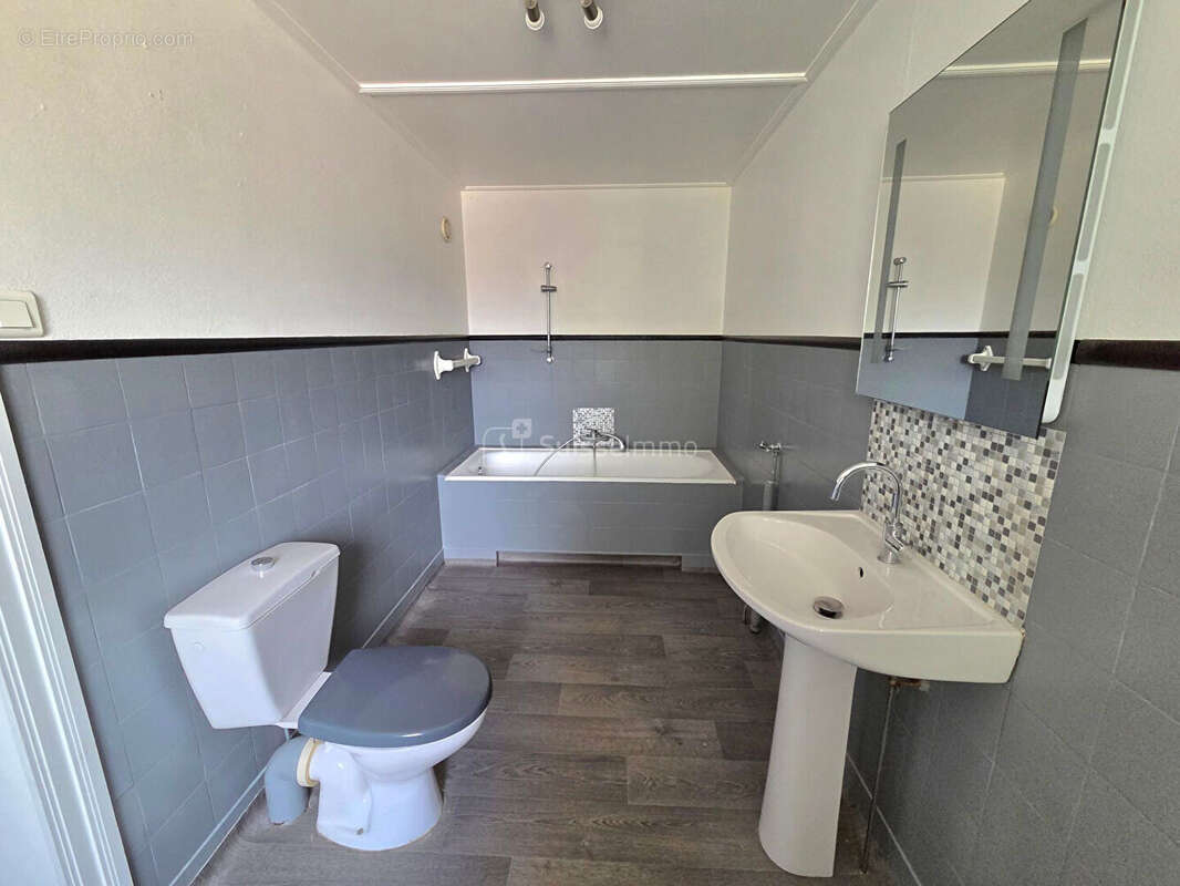 Appartement t4 84.6 m² 149000 euros - photo 3