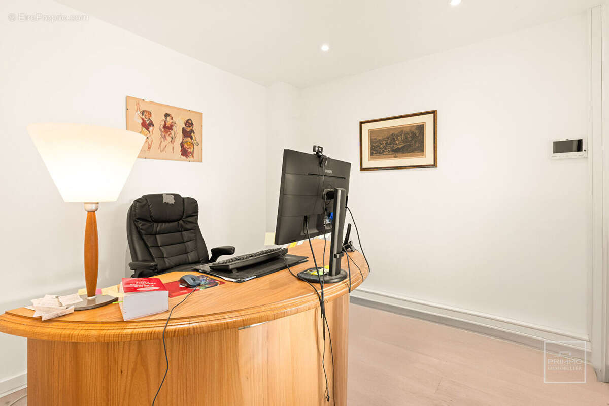 Commerce à FONTAINES-SUR-SAONE