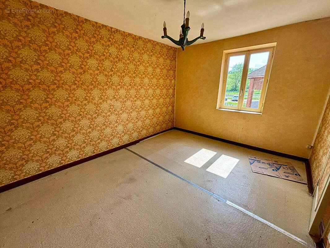 Appartement à SAINT-PRIEST-LA-ROCHE