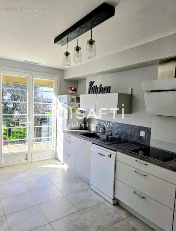 Maison 154 m² à Saint-Laurent-Des-Vignes  - photo 4