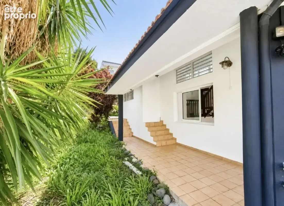 A vendre - Fort de France – Quartier Didier - Maison d'architecte – 7 Pièces – 4 Chambres + Petit T2 Indépendant - photo 9