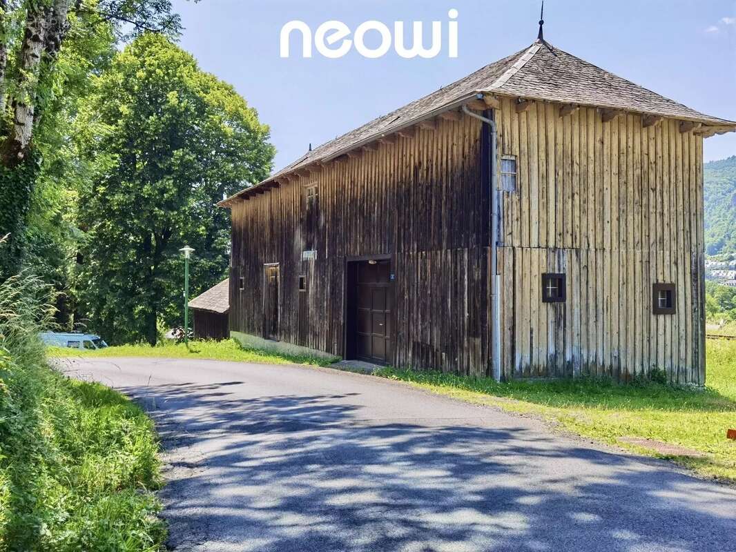 Commerce à VIC-SUR-CERE