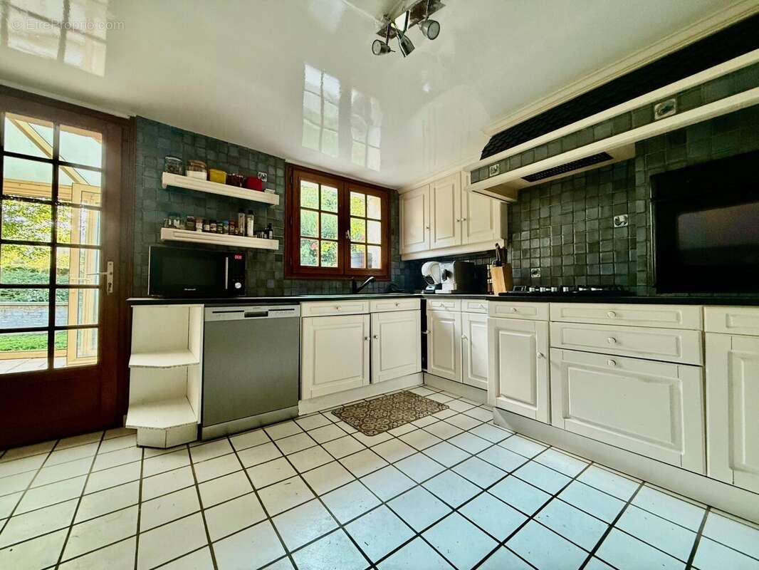Maison à COUCY-LE-CHATEAU-AUFFRIQUE