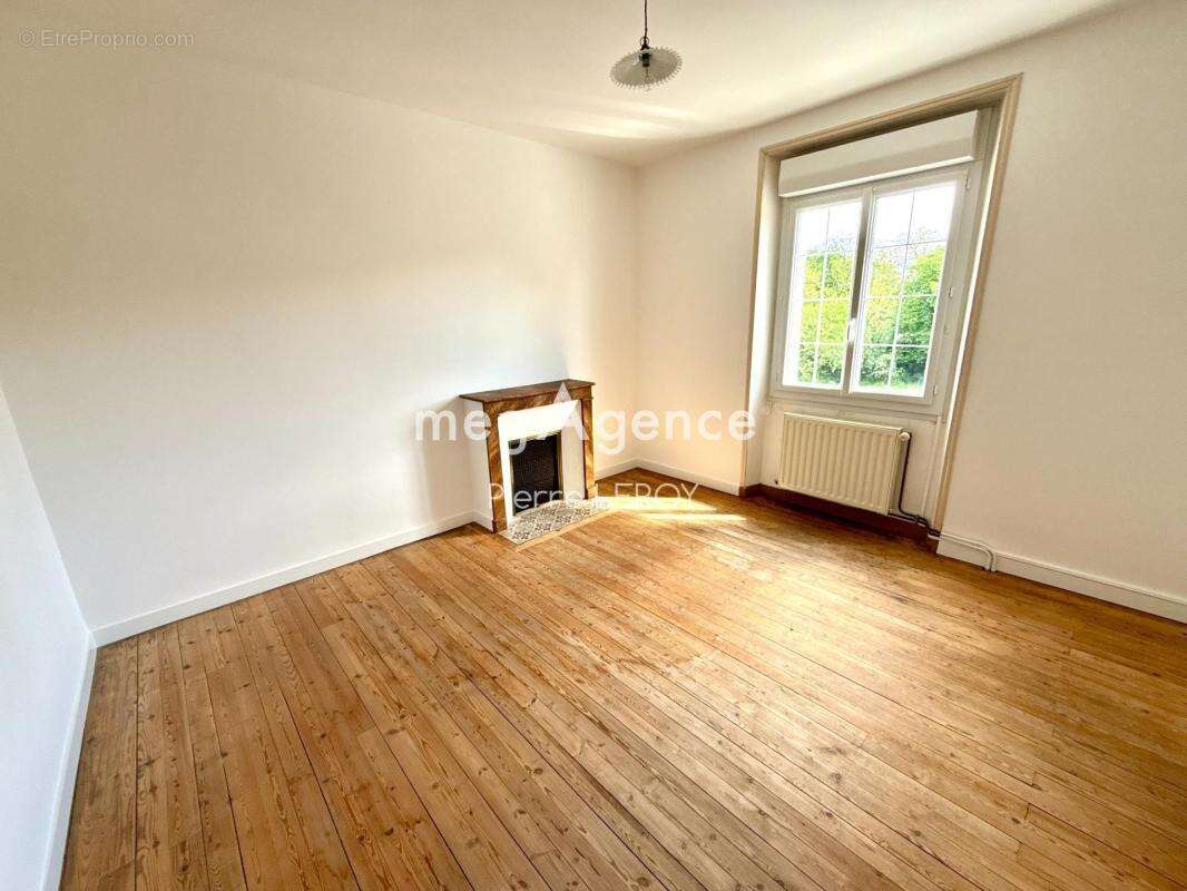 Maison à LE BOURG-D'IRE