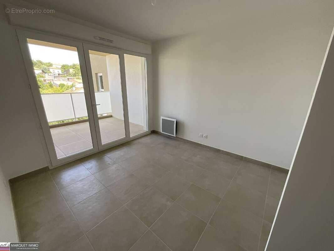 APT T4 offrant 91 m² avec terrasse 13 et 7 m² et parking au 4° étage avec ascenseur... - photo 10