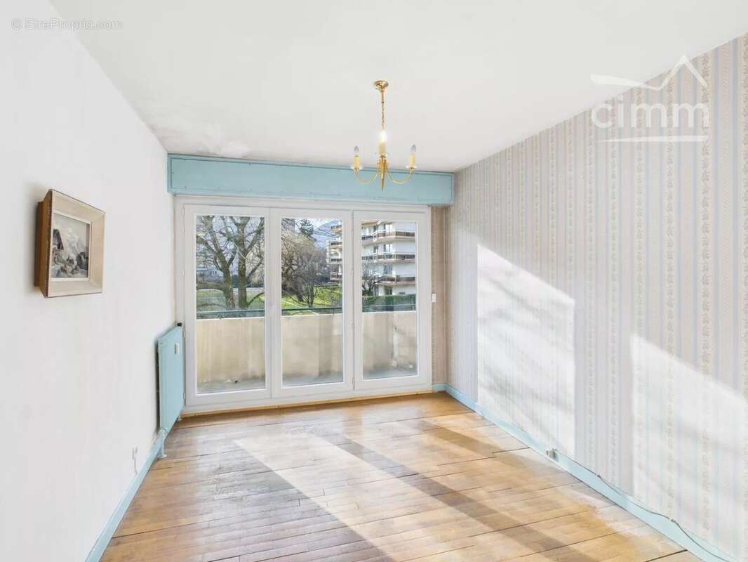 Appartement à MEYLAN