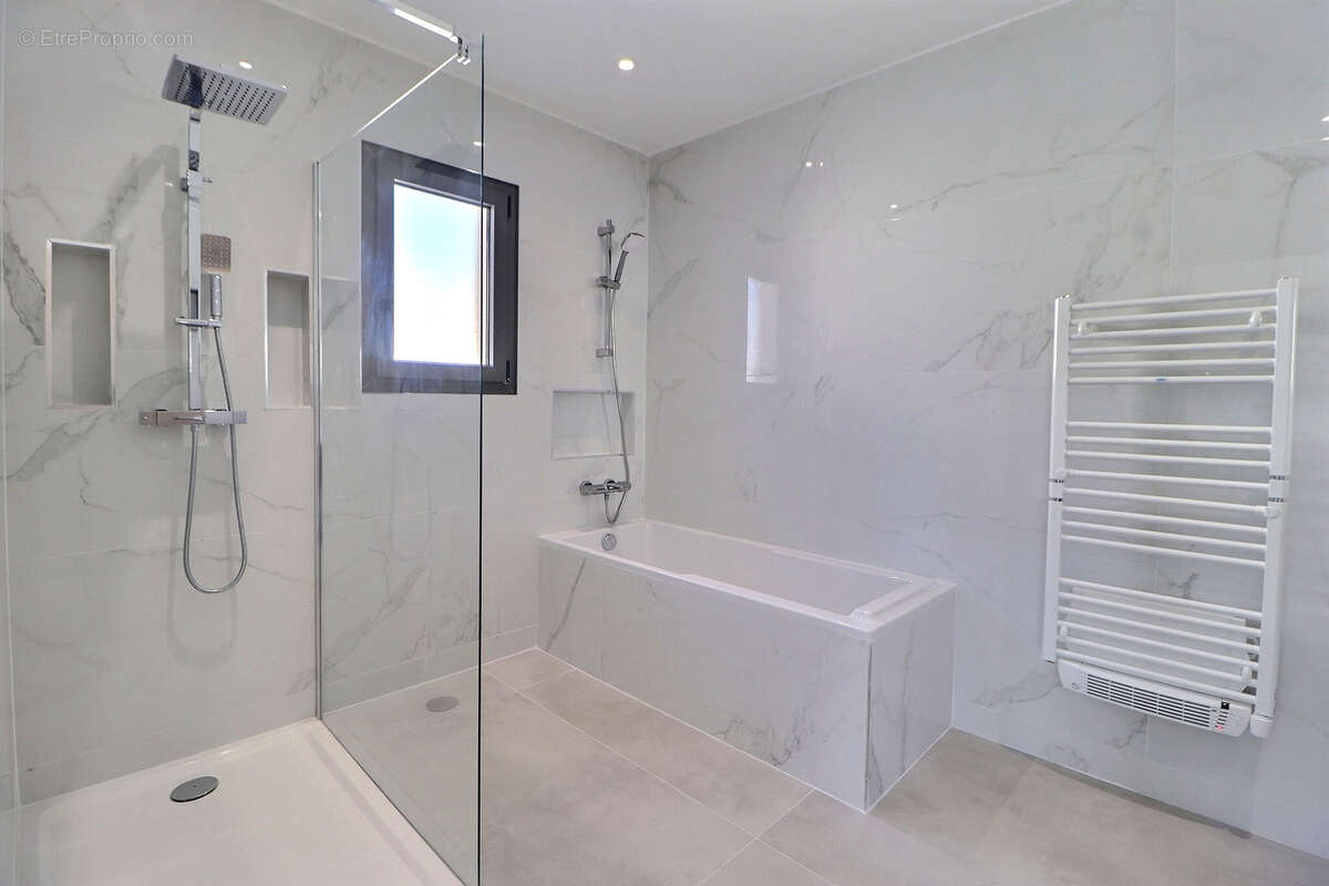 Maison à SAINT-BRES