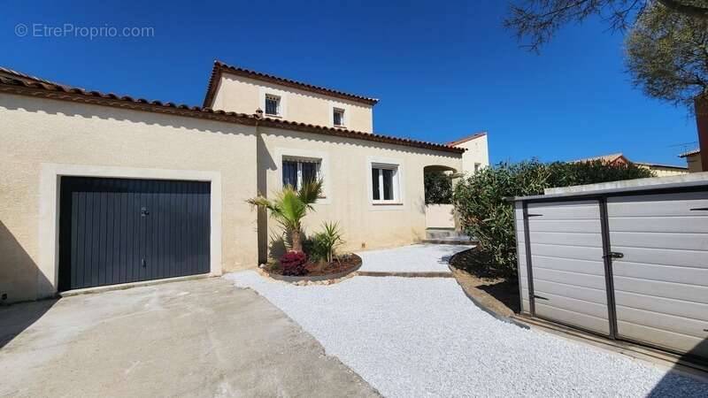 Maison à MONTBAZIN