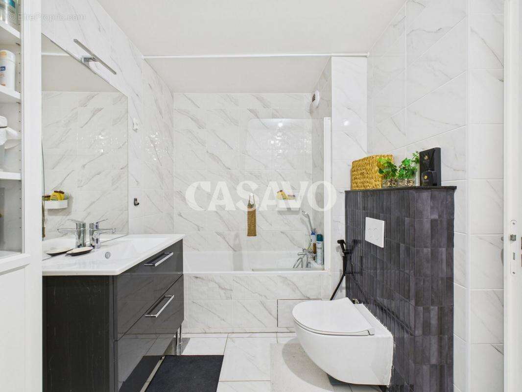 Appartement à COURBEVOIE