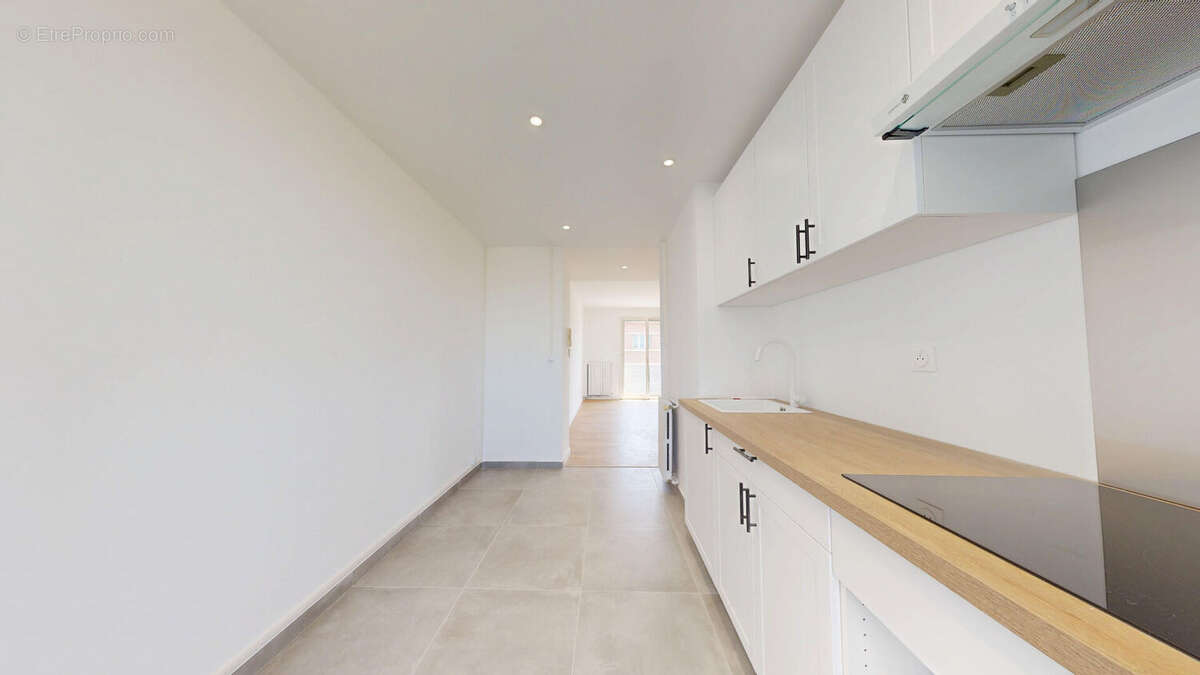 À VENDRE - Magnifique T3 entièrement rénové à Marseille 4ème - Chutes-Lavie - parking privé et cave - proche métro - photo 8